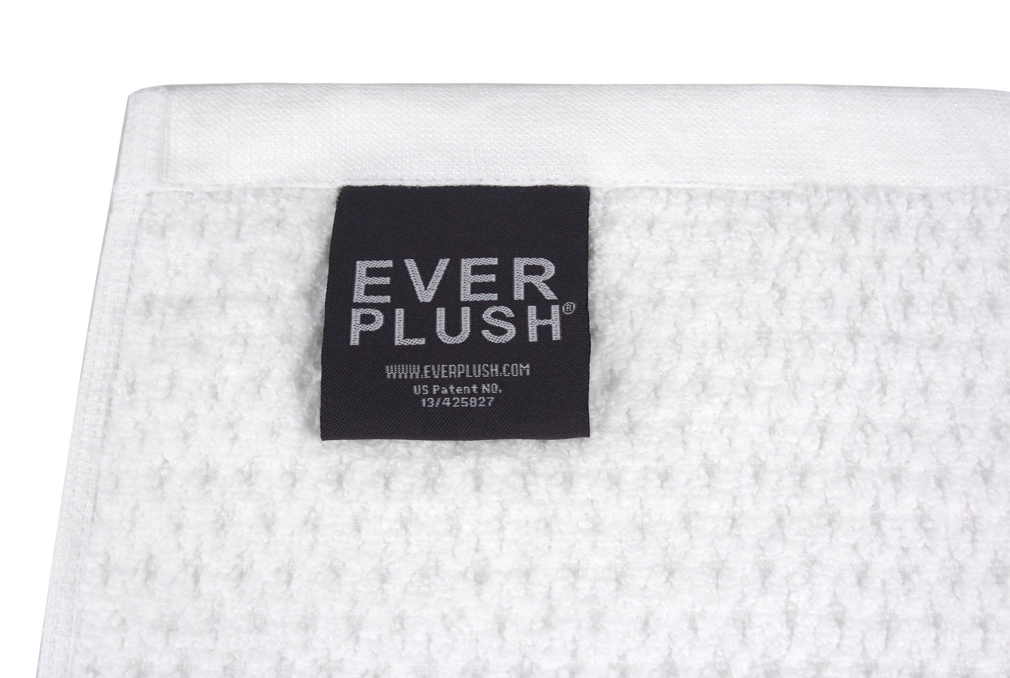 https://agirlsgottaspa.com/cdn/shop/products/diamond-jacquard-towels-6-piece-bath-towel-set-white-recycled-by-everplush-792422.jpg?v=1638285573